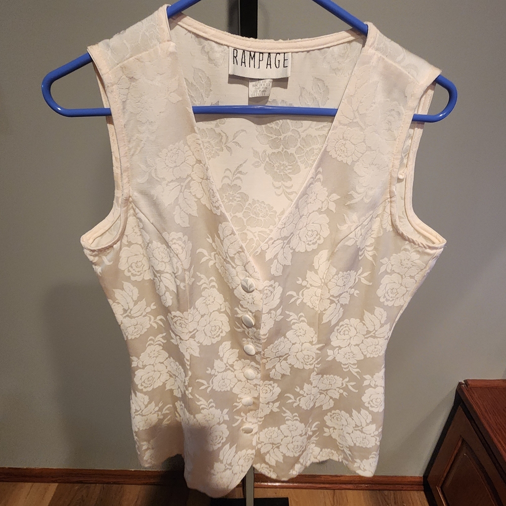 Rampage Cream‎ Floral Lace Button-Front Sleeveless Top